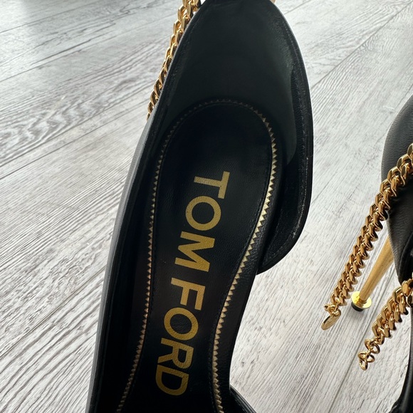 TOM FORD d’Orsay Pump with Gold Engraved Ankle Chains - Picture 15 of 16